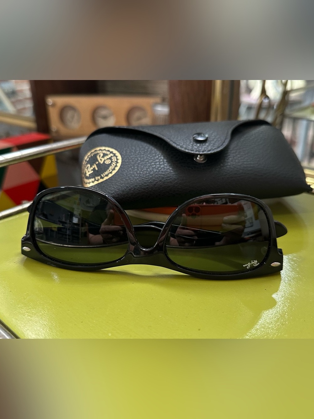 Ray-Ban Black mens  wayfarers Sunglasses. New